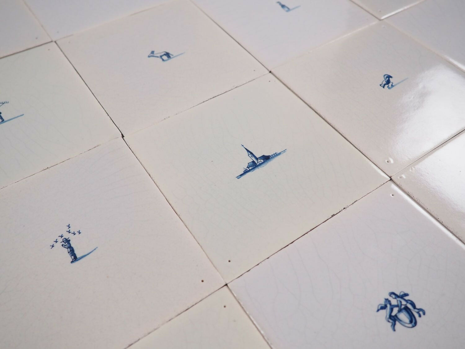 p-8-series---small-scenes---delft-tiles---warm-mix---blue---enhancements-pinholes-and-crackled-finish---field-sideways---without-brightness
