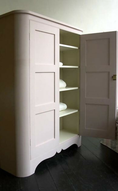 Curvey-Cupboards-389x630
