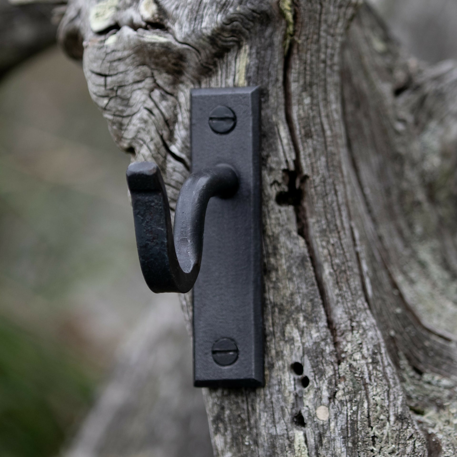Contemporary end bracket