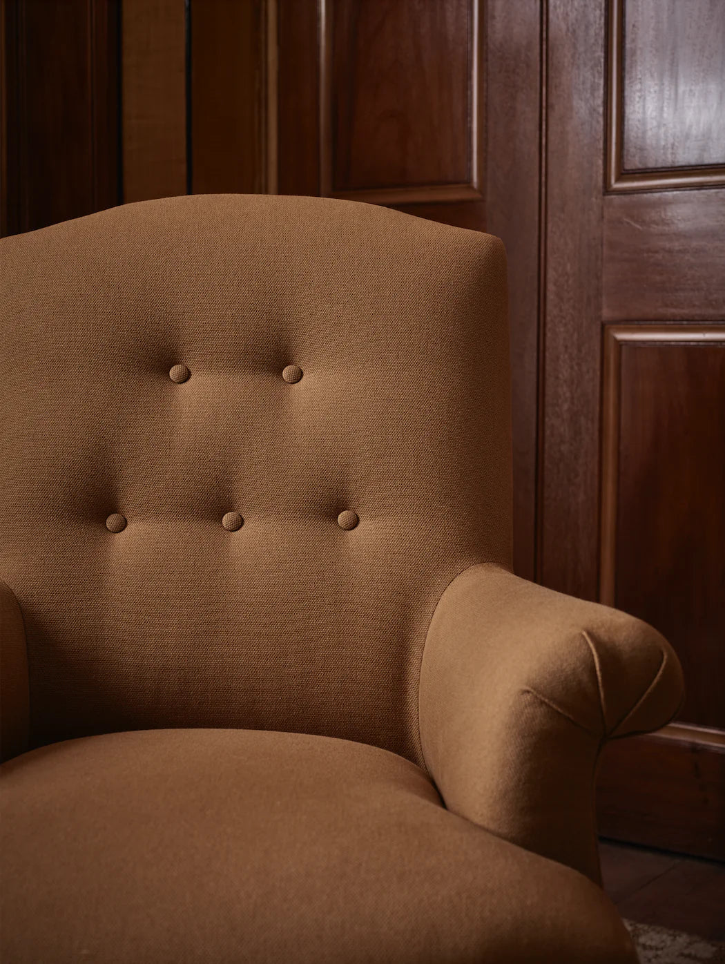 THE ILCHESTER ARMCHAIR BY TODHUNTER EARLE FOR LORFORDS CONTEMPORARY