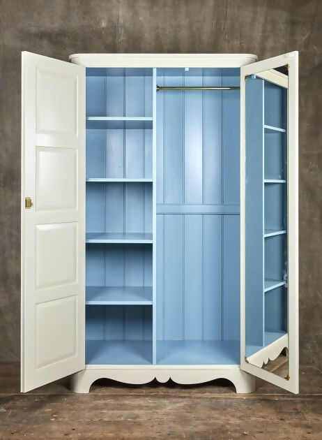 Painted-Curvey-Cupboard-0001-462x630