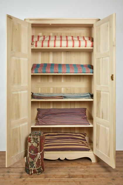 Curvy-Cupboard-0006-420x630