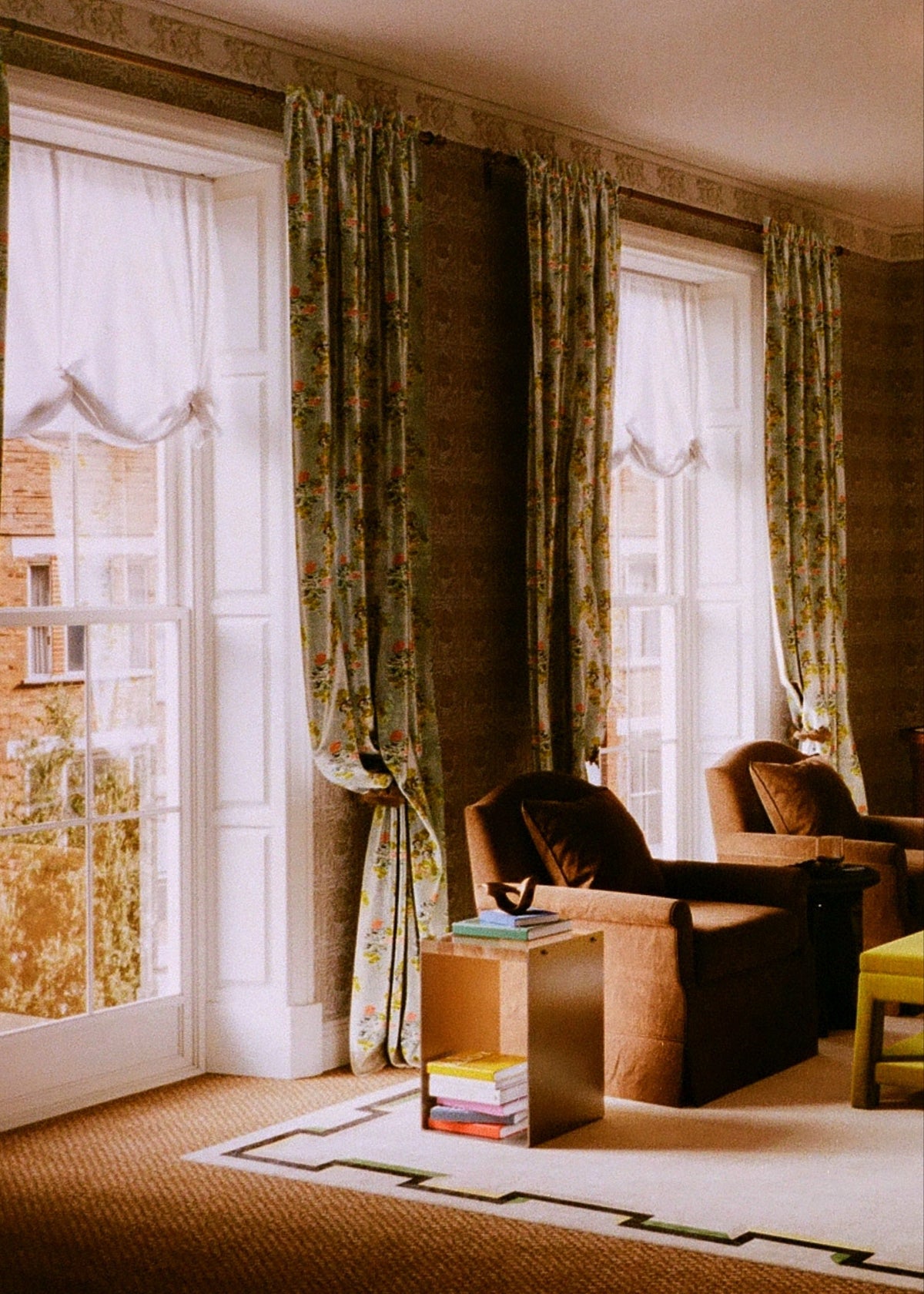 SALON PEGGY LIVING ROOM